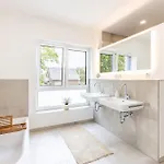 펜션 Strandhaus, Bis Zu 8 Personen, Mit Garten, 250 Meter Fusslaeufig Zum
