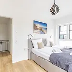 Strandhaus, Bis Zu 8 Personen, Mit Garten, 250 Meter Fusslaeufig Zum 렘부르흐