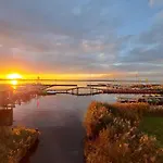 Strandhaus, Bis Zu 8 Personen, Mit Garten, 250 Meter Fusslaeufig Zum 펜션