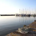 Strandhaus, Bis Zu 8 Personen, Mit Garten, 250 Meter Fusslaeufig Zum 펜션 *