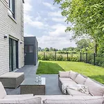 펜션 Strandhaus, Bis Zu 8 Personen, Mit Garten, 250 Meter Fusslaeufig Zum *