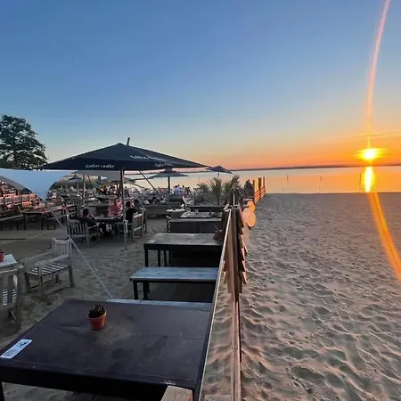 Holiday home Strandhaus, Bis Zu 8 Personen, Mit Garten, 250 Meter Fusslaeufig Zum
