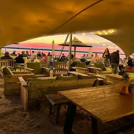 Strandhaus, Bis Zu 8 Personen, Mit Garten, 250 Meter Fusslaeufig Zum Holiday home *