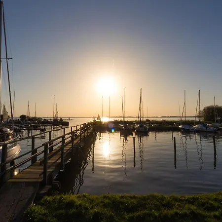 Strandhaus, Bis Zu 8 Personen, Mit Garten, 250 Meter Fusslaeufig Zum Holiday home *