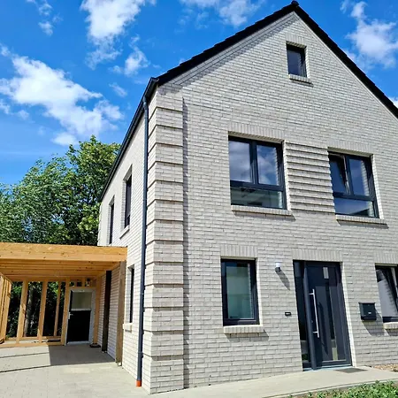 Strandhaus, Bis Zu 8 Personen, Mit Garten, 250 Meter Fusslaeufig Zum *