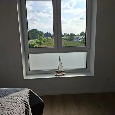 Strandhaus, Bis Zu 8 Personen, Mit Garten, 250 Meter Fusslaeufig Zum Lembruch