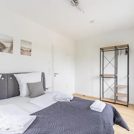 Ferienhaus Strandhaus, Bis Zu 8 Personen, Mit Garten, 250 Meter Fussläufig Zum Lembruch