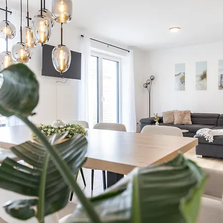 Strandhaus, Bis Zu 8 Personen, Mit Garten, 250 Meter Fusslaeufig Zum Vakantiehuis Lembruch