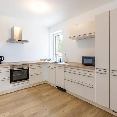 Vakantiehuis Strandhaus, Bis Zu 8 Personen, Mit Garten, 250 Meter Fusslaeufig Zum *