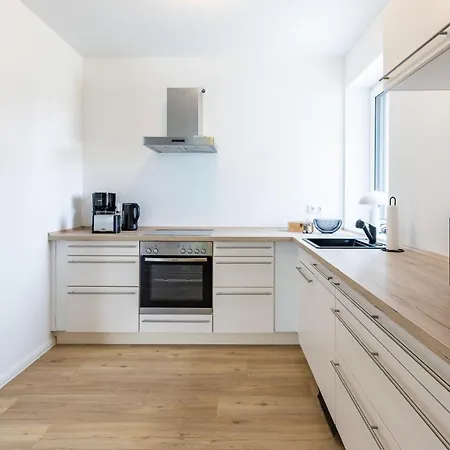 Strandhaus, Bis Zu 8 Personen, Mit Garten, 250 Meter Fusslaeufig Zum Lembruch