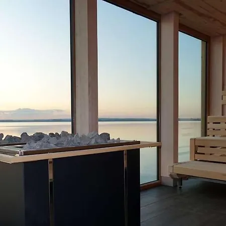 Strandhaus, Bis Zu 8 Personen, Mit Garten, 250 Meter Fusslaeufig Zum Hébergement de vacances Lembruch
