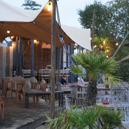 Strandhaus, Bis Zu 8 Personen, Mit Garten, 250 Meter Fusslaeufig Zum *