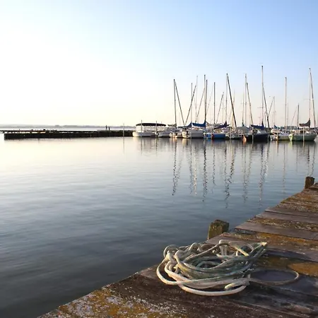 Strandhaus, Bis Zu 8 Personen, Mit Garten, 250 Meter Fusslaeufig Zum Hébergement de vacances *