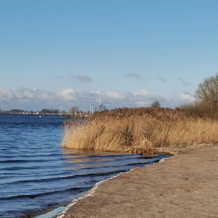 Strandhaus, Bis Zu 8 Personen, Mit Garten, 250 Meter Fusslaeufig Zum * Lembruch