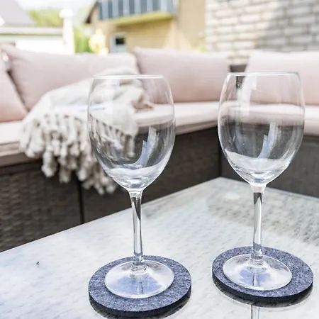 Strandhaus, Bis Zu 8 Personen, Mit Garten, 250 Meter Fusslaeufig Zum Nyaraló