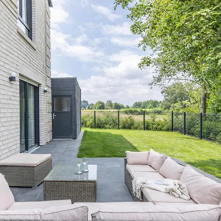 Hébergement de vacances Strandhaus, Bis Zu 8 Personen, Mit Garten, 250 Meter Fusslaeufig Zum *