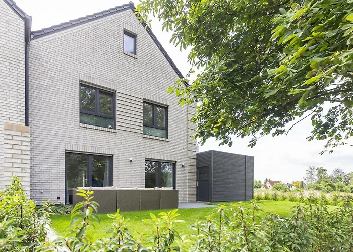 Strandhaus, Bis Zu 8 Personen, Mit Garten, 250 Meter Fusslaeufig Zum * Lembruch