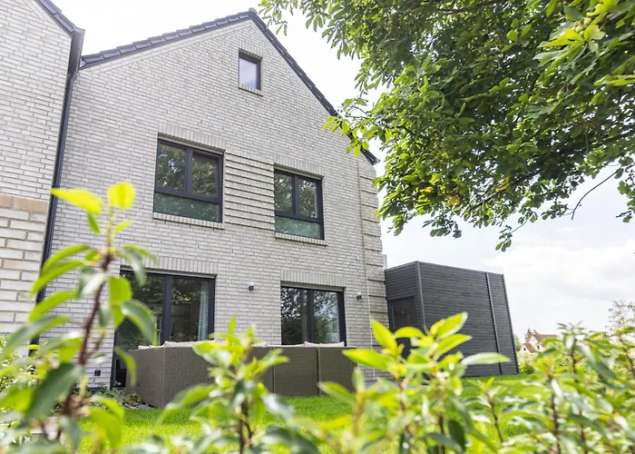 Strandhaus, Bis Zu 8 Personen, Mit Garten, 250 Meter Fusslaeufig Zum * Lembruch