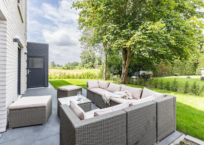 Strandhaus, Bis Zu 8 Personen, Mit Garten, 250 Meter Fusslaeufig Zum Nyaraló