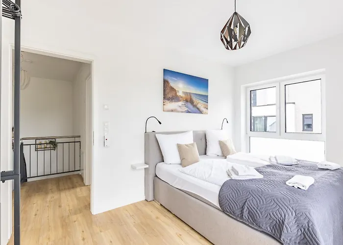 Strandhaus, Bis Zu 8 Personen, Mit Garten, 250 Meter Fusslaeufig Zum Lembruch