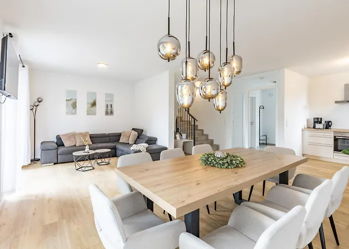 Strandhaus, Bis Zu 8 Personen, Mit Garten, 250 Meter Fusslaeufig Zum Nyaraló Lembruch