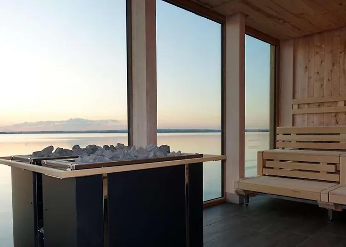 Strandhaus, Bis Zu 8 Personen, Mit Garten, 250 Meter Fusslaeufig Zum בית נופש למברוך