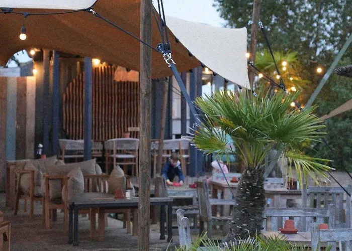 Strandhaus, Bis Zu 8 Personen, Mit Garten, 250 Meter Fusslaeufig Zum *
