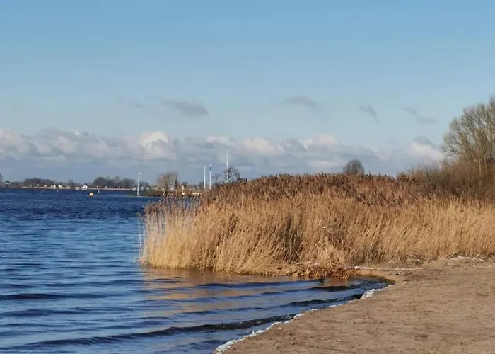 Strandhaus, Bis Zu 8 Personen, Mit Garten, 250 Meter Fusslaeufig Zum * Lembruch