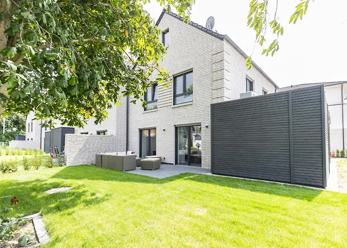 Strandhaus, Bis Zu 8 Personen, Mit Garten, 250 Meter Fusslaeufig Zum